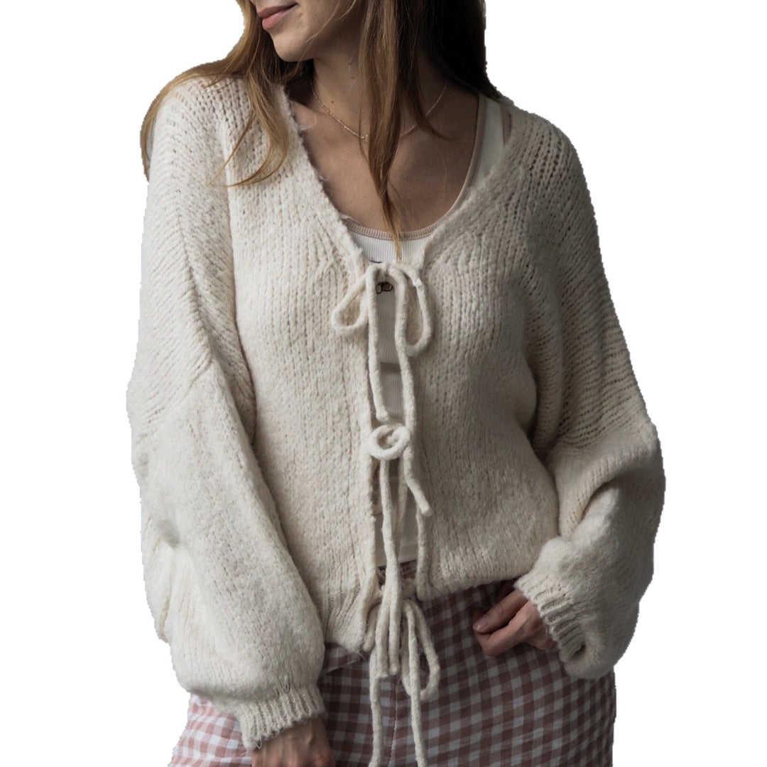 Damen Kuscheliger Strickcardigan mit großzügigem Schnitt und dekorativen Kordeln EB