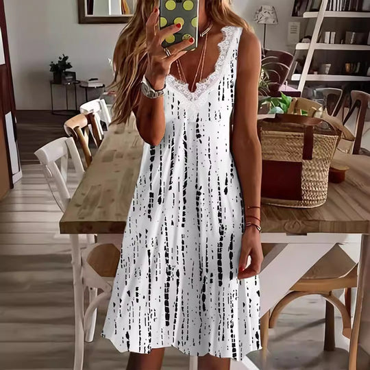 Damen Maxikleid mit Spitzenelementen und modernen Streifen EB