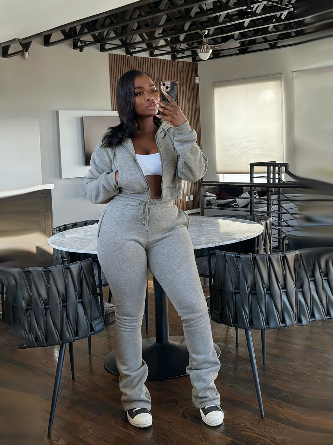 Damen nan kurz geschnittenes Zip-Hoodie und Highwaist-Jogginghose-Set mit Kordelzug und leicht gerafften Knöchelabschlüssen EB