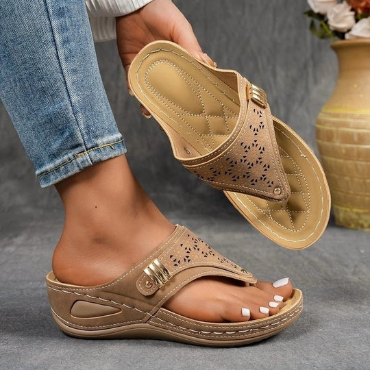 Damen Komfortable Zehenstegsandalen mit ergonomischem Fußbett EB
