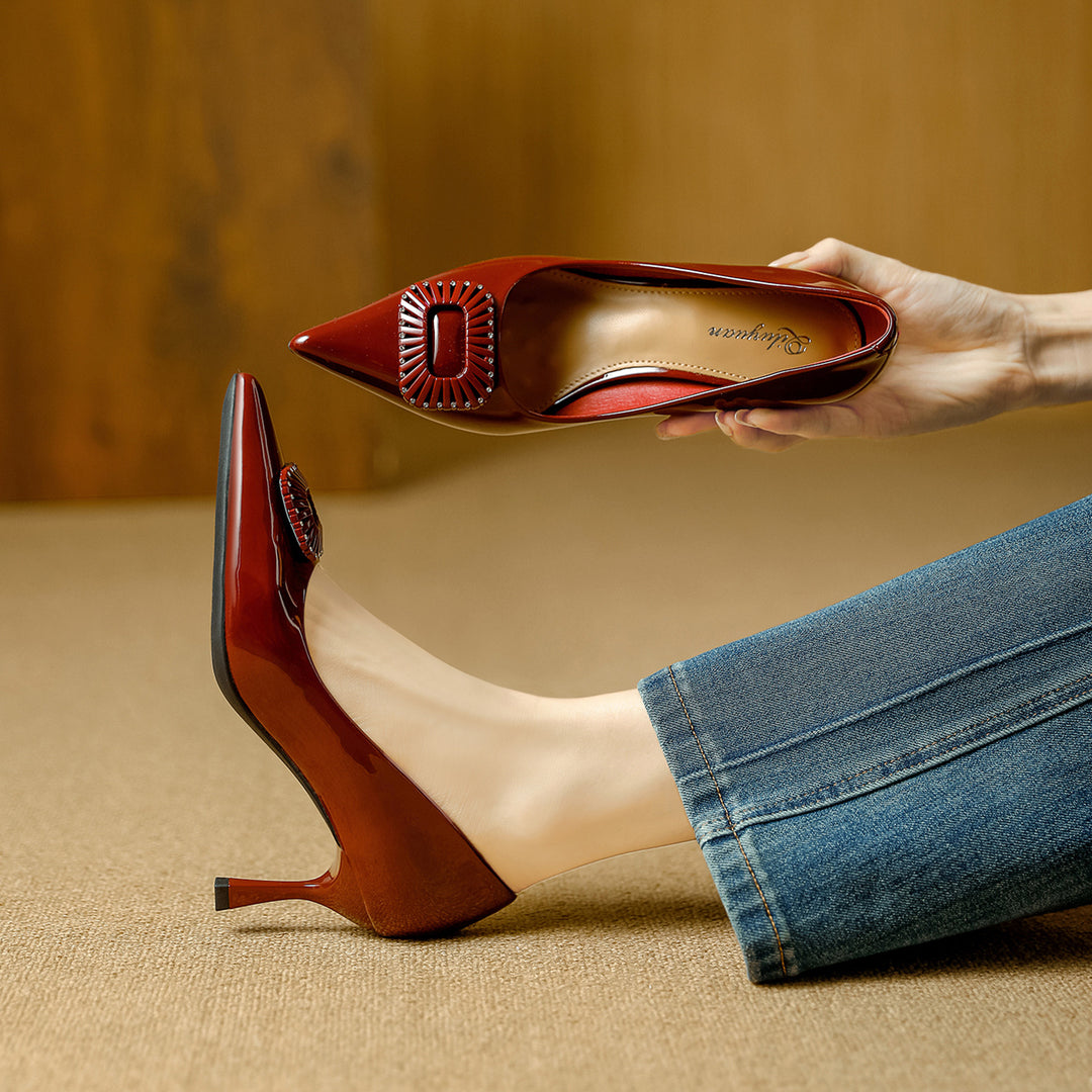 Damen elegante Lackpumps mit auffälliger Schmuckapplikation EB