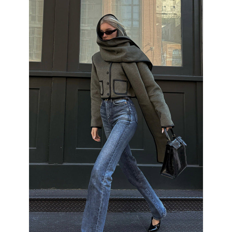 Damen Elegante cropped Jacke mit schickem Schal und raffinierten Taschen EB