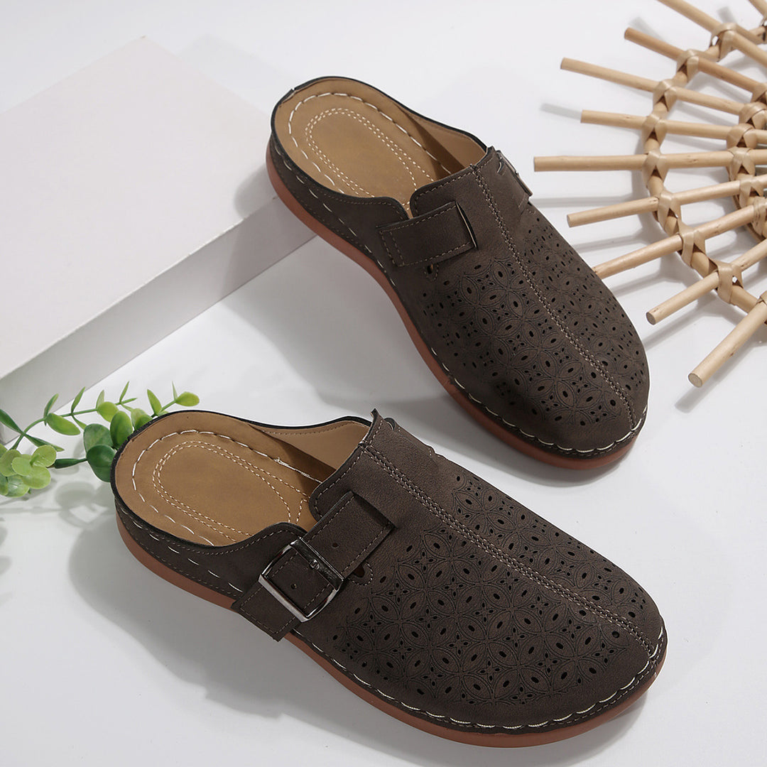 Damen Perforierte Komfort-Mules mit Zierlochmuster, verstellbarem Schnallenriemen und gepolstertem Fußbett EB