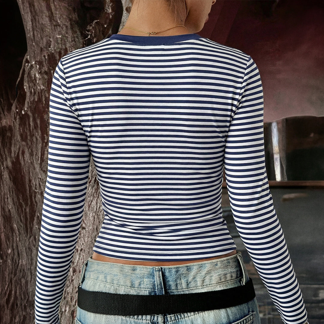 Damen nan gestreiftes eng anliegendes Langarm-Cropped-Shirt aus Stretchjersey mit Rundhalsausschnitt EB