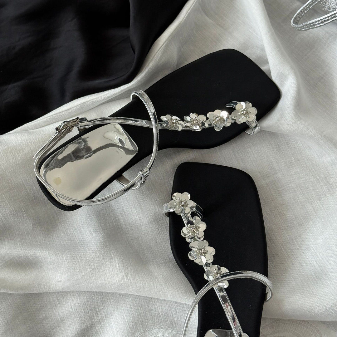 Damen Elegante Keil-Sandalen mit dekorativen Blütenapplikationen EB