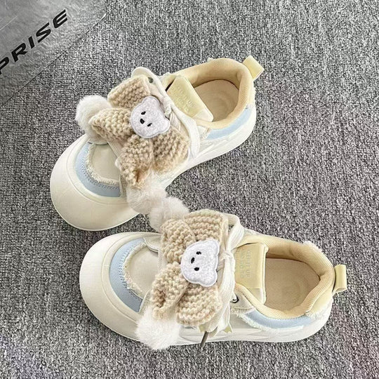 Damen Mode Sneaker mit verspieltem Design und kuscheligem Detail EB