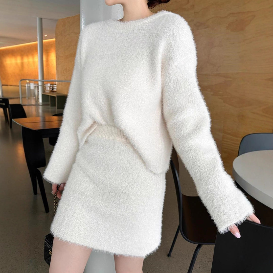 Damen Kuscheliger Flausch-Zweiteiler mit Oversize-Pullover und Minirock EB
