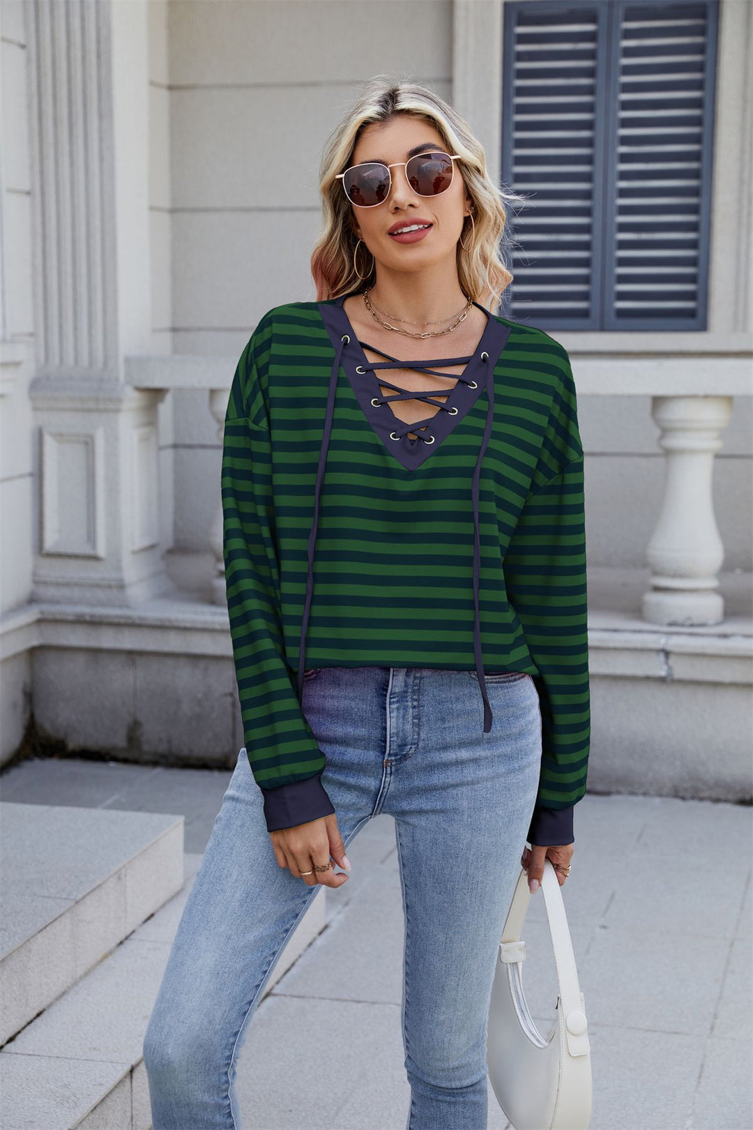 Damen modischer Cropped Pullover mit auffälligem Schnürdetail EB