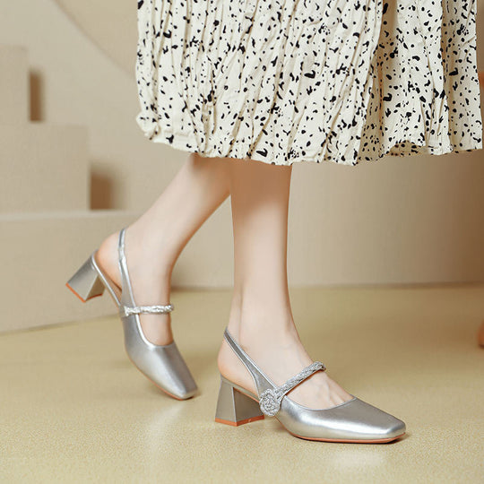 Damen Slingback-Pumps mit elegantem Glanz und dekorativem Riemen EB