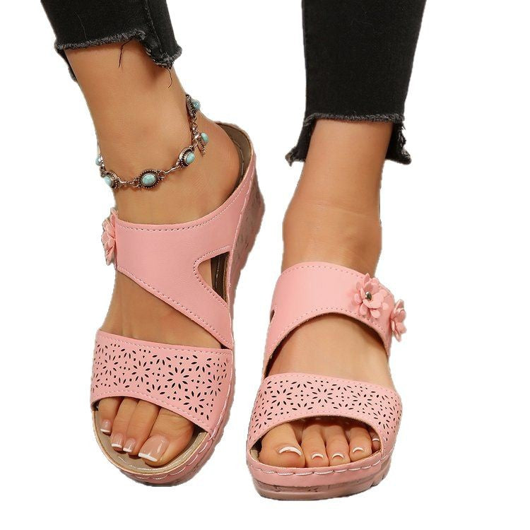 Damen Komfortable Sandalen mit floraler Perforation und ergonomischem Fußbett EB