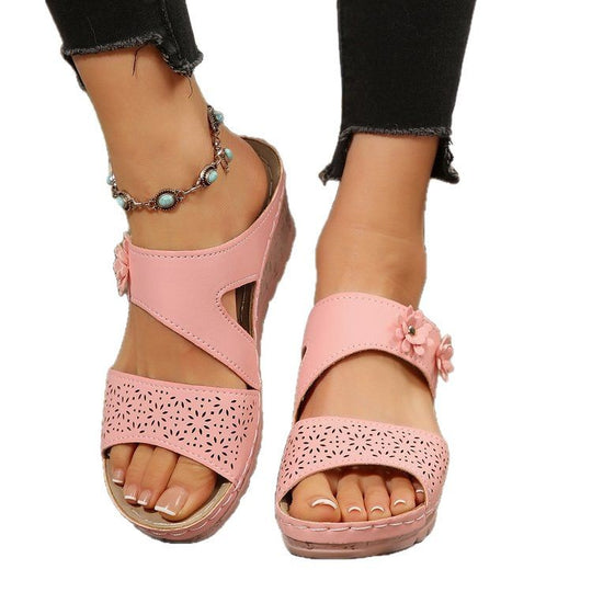 Damen Komfortable Sandalen mit floraler Perforation und ergonomischem Fußbett EB