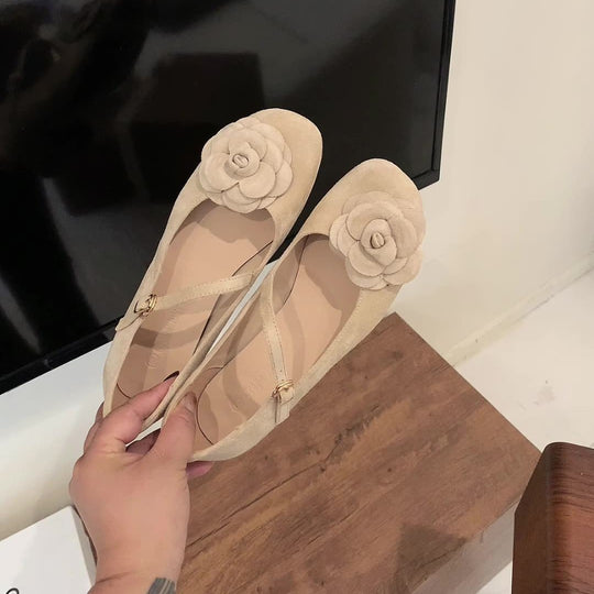 Damen Ballerina-Schuhe mit dekorativem Blumenakzent und elegantem Riemen EB