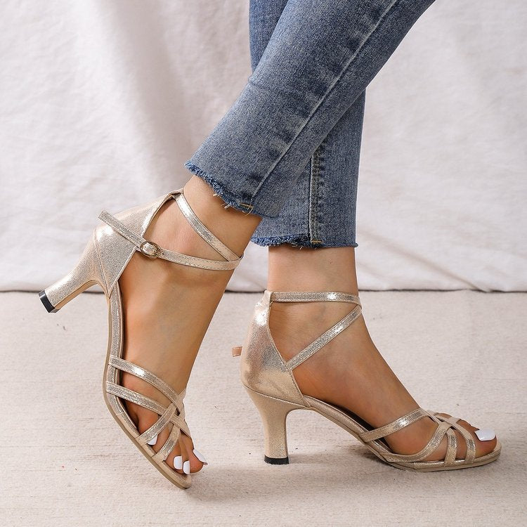 Damen Absatzsandalen mit modischem Riemendesign und eleganter Cross-Over-Bindung EB