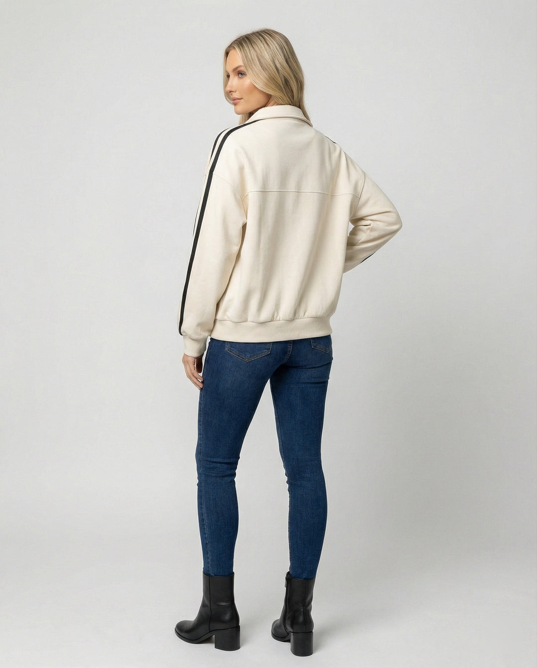 Damen sportlich-elegante weite Reißverschlussjacke mit Hemdkragen, Eingrifftaschen und kontrastierenden Ärmelstreifen EB
