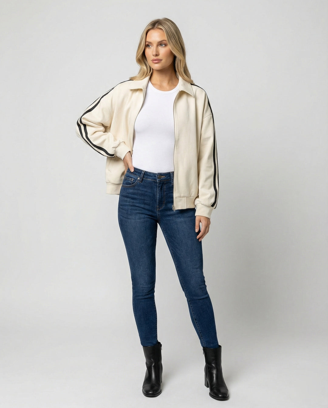 Damen sportlich-elegante weite Reißverschlussjacke mit Hemdkragen, Eingrifftaschen und kontrastierenden Ärmelstreifen EB