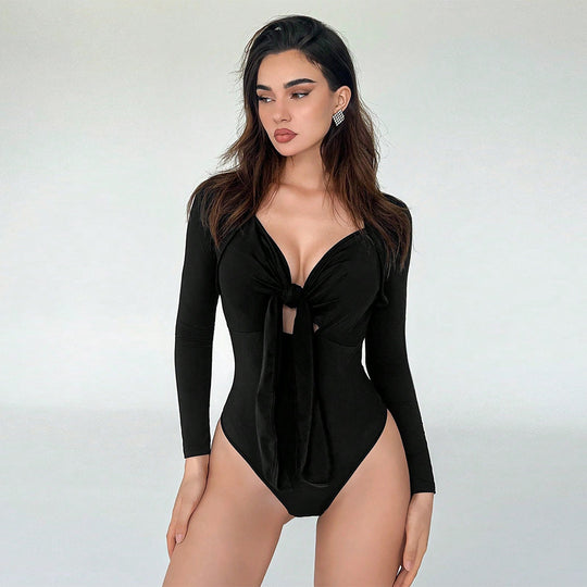 Damen figurbetonter Langarm-Bodysuit mit Knotenfront tiefem V-Ausschnitt und hochgeschnittenem Bein Eichborn Berlin