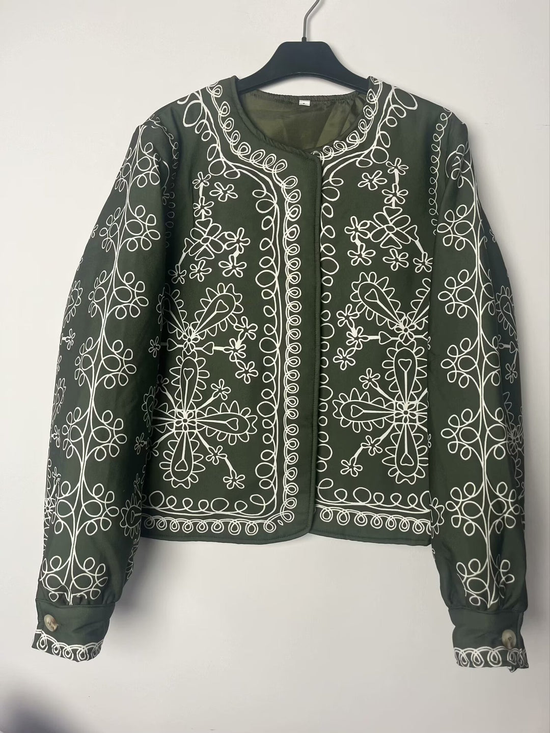 Damen gestepptes Oberteil mit floralem Design und eleganter Knopfleiste EB