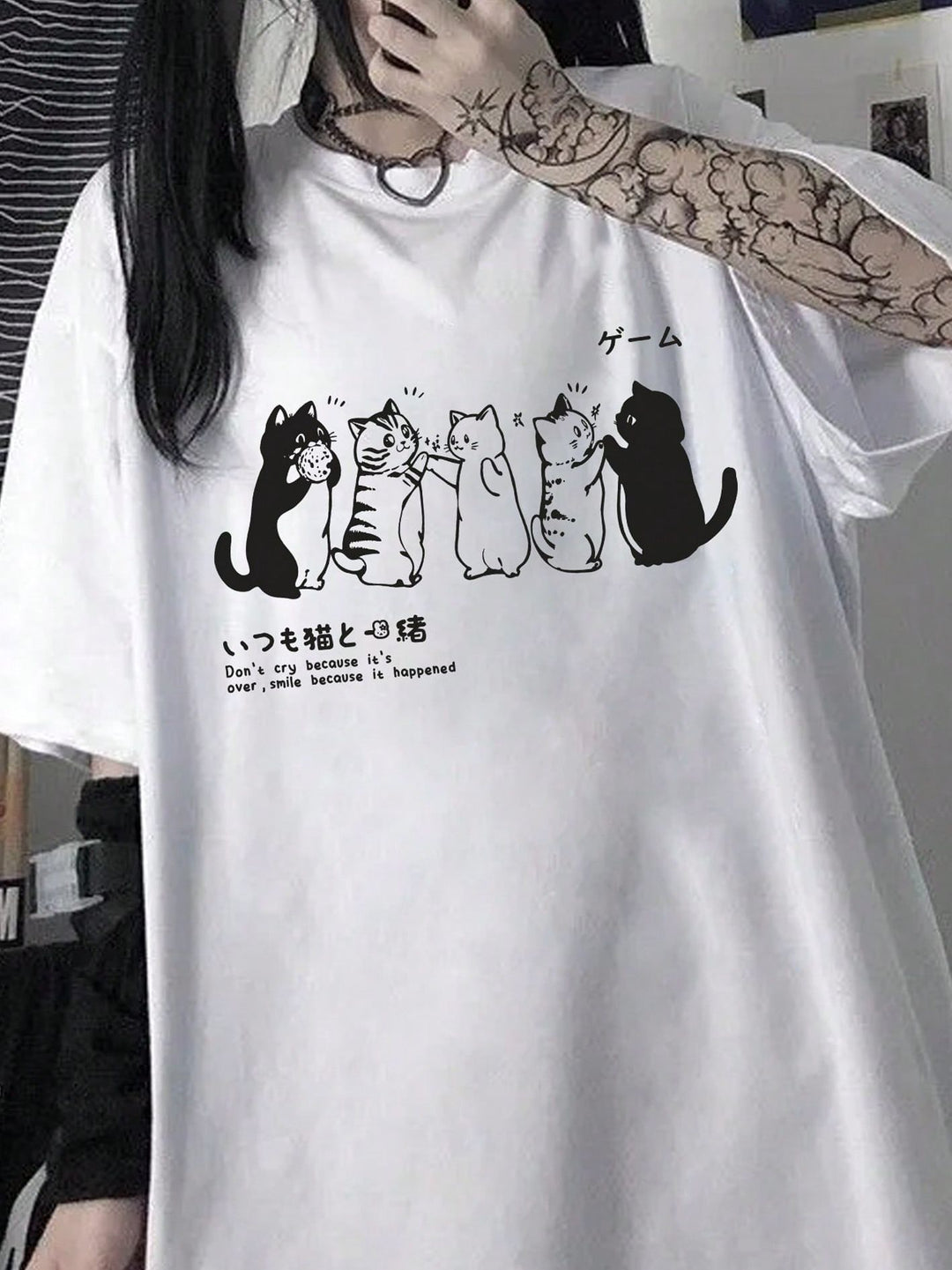 Damen T-Shirt mit künstlerischem Totenkopf-Motiv und lässigem Schnitt EB