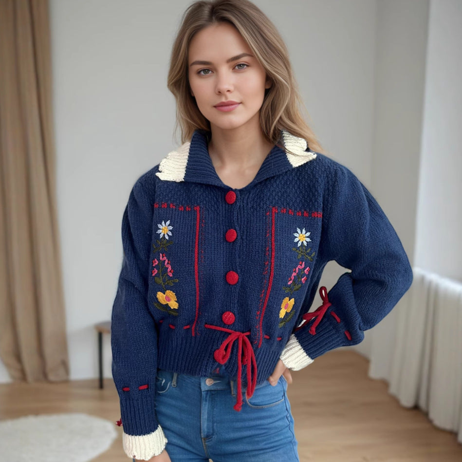 Damen Strickjacke mit floralen Stickereien und dekorativen Knöpfen EB