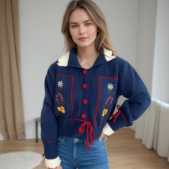Damen Strickjacke mit floralen Stickereien und dekorativen Knöpfen EB