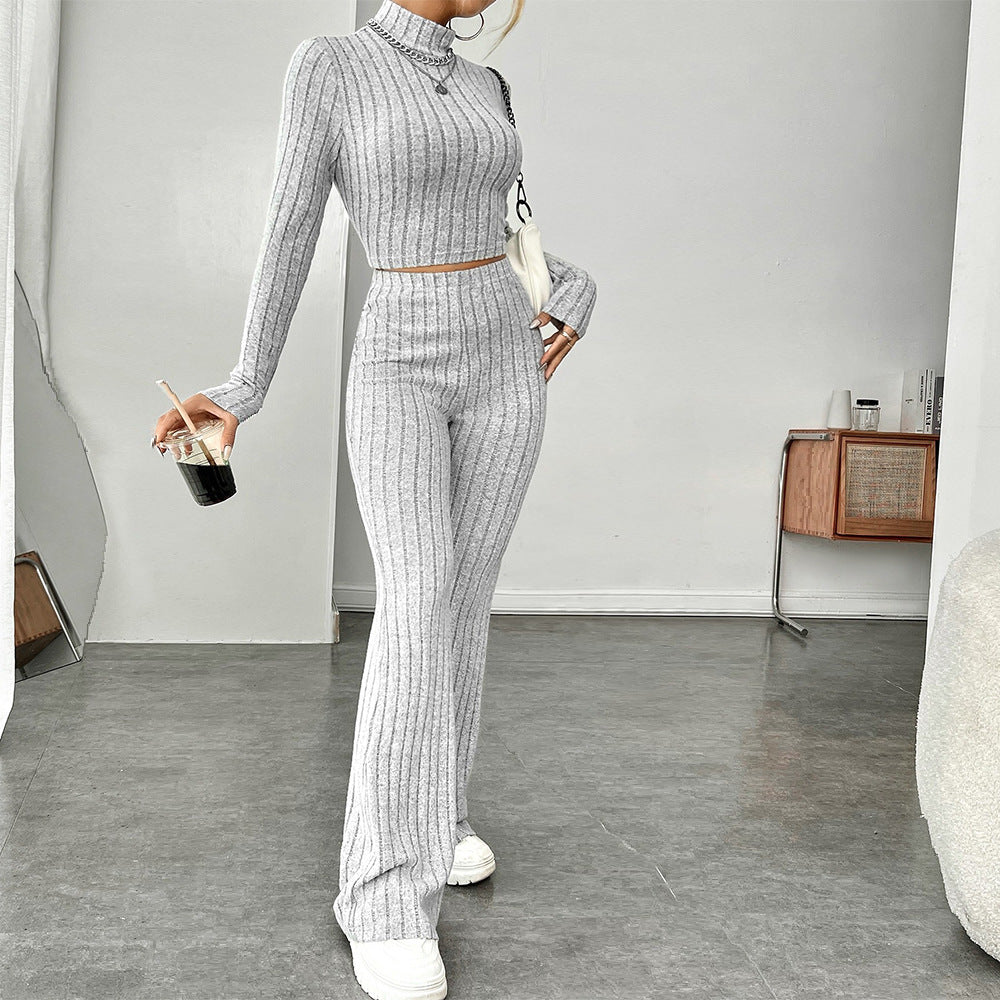 Damen geripptes Strick-Lounge-Set mit Rollkragen-Cropped und weiter Schlaghose Eichborn Berlin