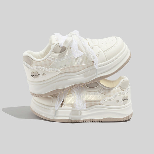 Damen Sportliche Sneakers mit verspielten Rüschen und trendigem Schnürsystem EB
