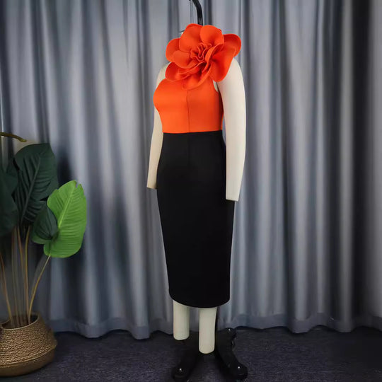 Damen figurbetontes Kleid mit asymmetrischem Blumenakzent EB