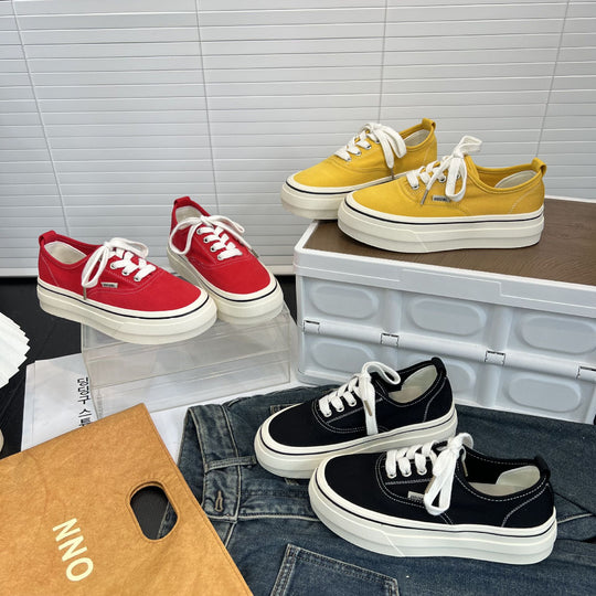 Damen Hochwertige Sneakers mit komfortabler Schnürung und stabiler Gummisohle EB