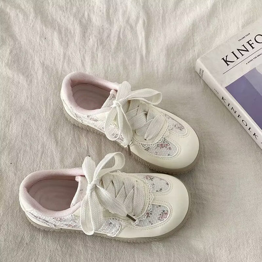 Damen Sneakers mit floralem Spitzen-Design und bequemer Polsterung EB