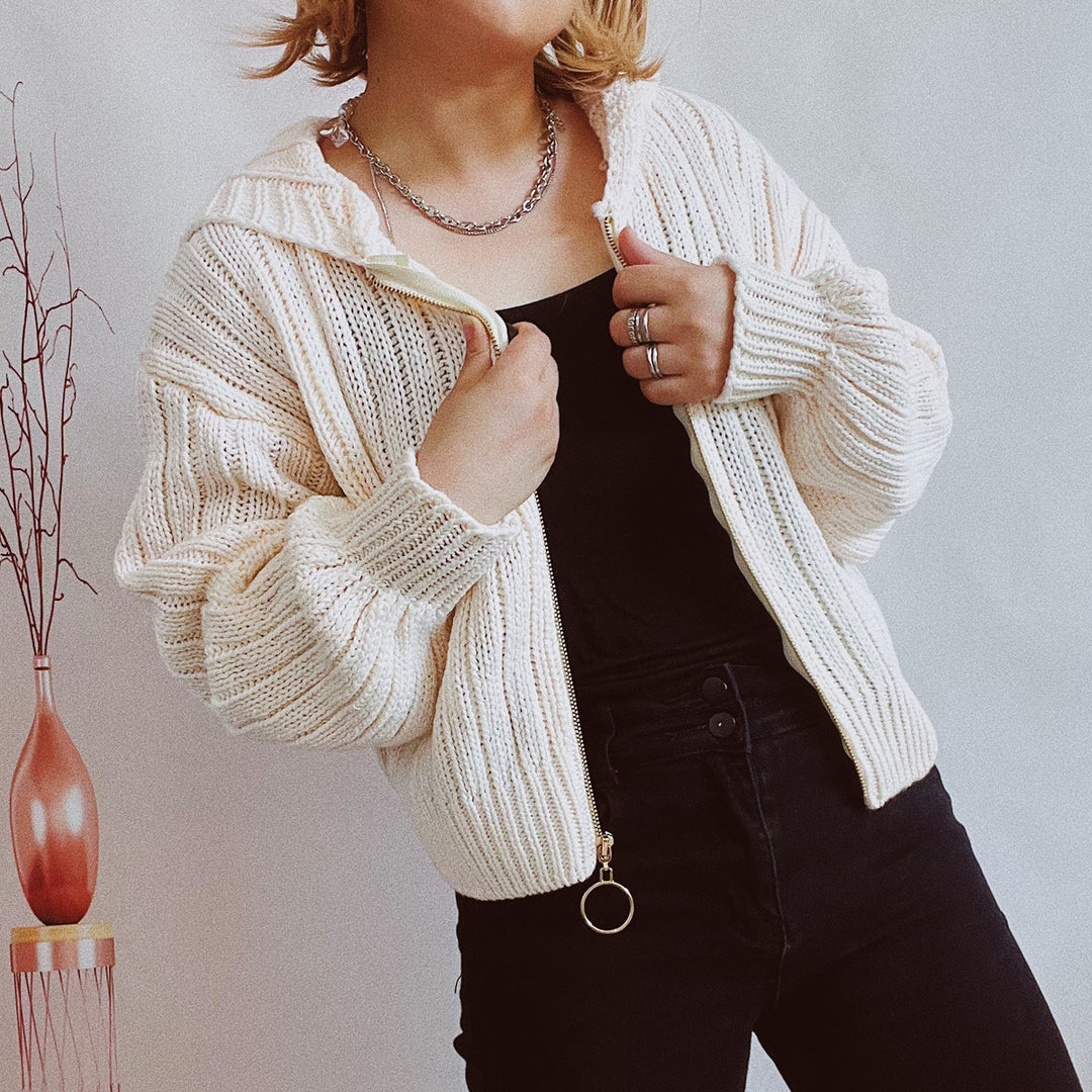 Damen Strickjacke mit auffälligem Reißverschluss und lässigem Schnitt EB