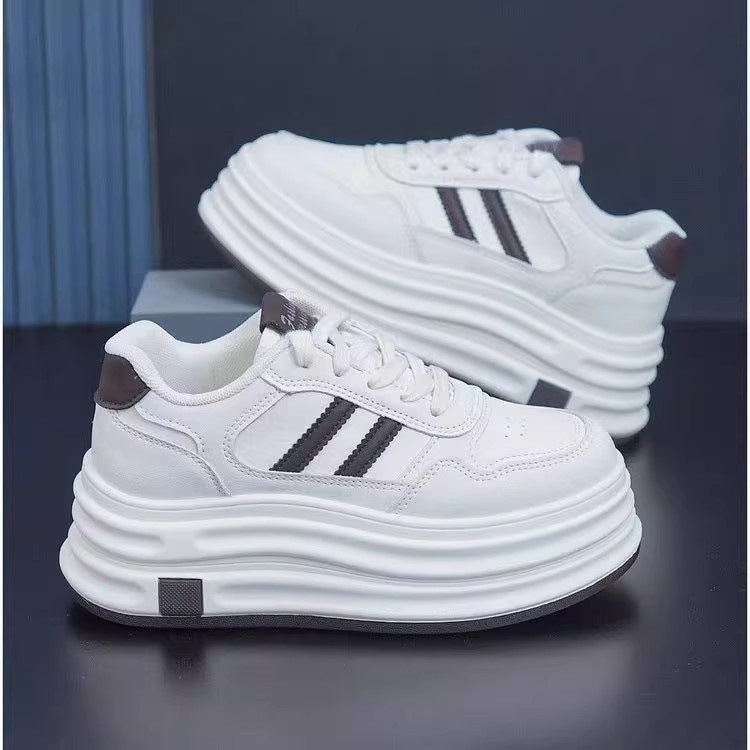 Damen Sportliche Plateau-Sneaker mit individuell gestalteter Profilsohle EB