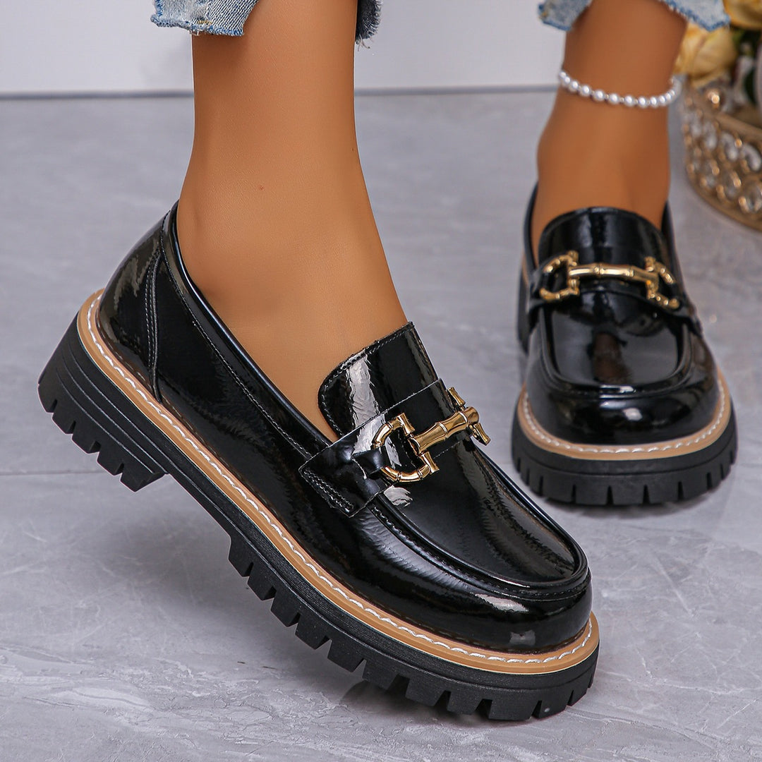 Damen Modische Loafers mit glänzender Oberfläche und dekorativem Ketten-Detail EB