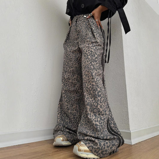 Damen weite Leoparden-Trackpants mit elastischem Bund und seitlichen Kontraststreifen Eichborn Berlin