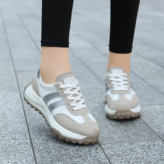 Damen nan retroorientierter City-Sneaker mit grobstolliger Laufsohle, gepolstertem Komfortfußbett und Wildlederbesatz EB