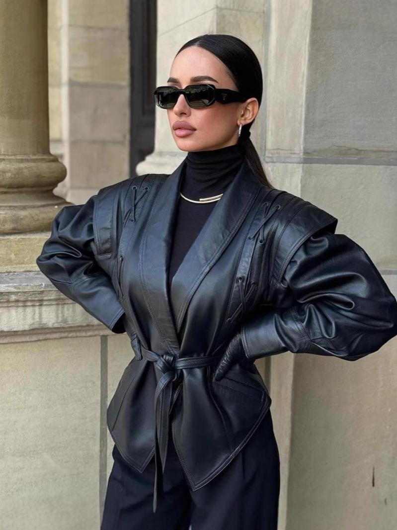 Damen modische Bikerjacke mit dekorativen Schnürdetails und eleganter Taillierung EB