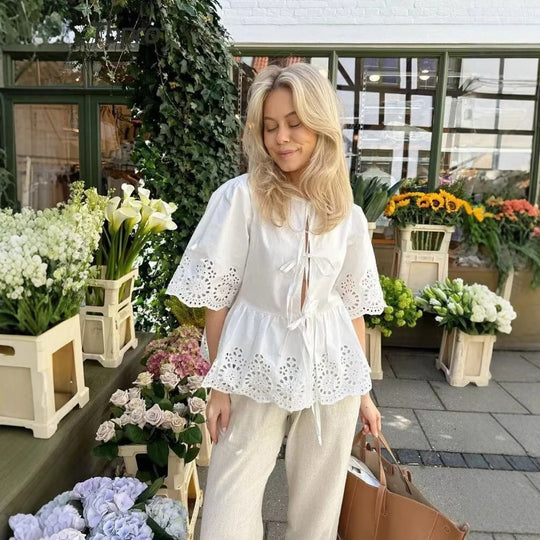 Damen Blusenshirt mit floralem Spitzenbesatz und Rüschendetails EB