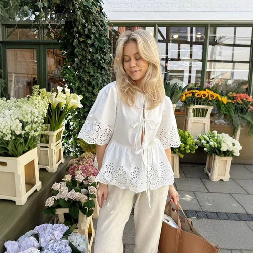 Damen Blusenshirt mit floralem Spitzenbesatz und Rüschendetails EB