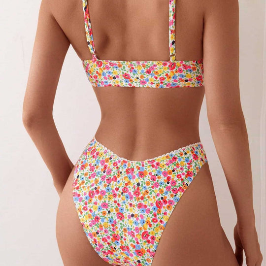 Damen Triangel-Bikini mit floralem Muster und feinen Details EB
