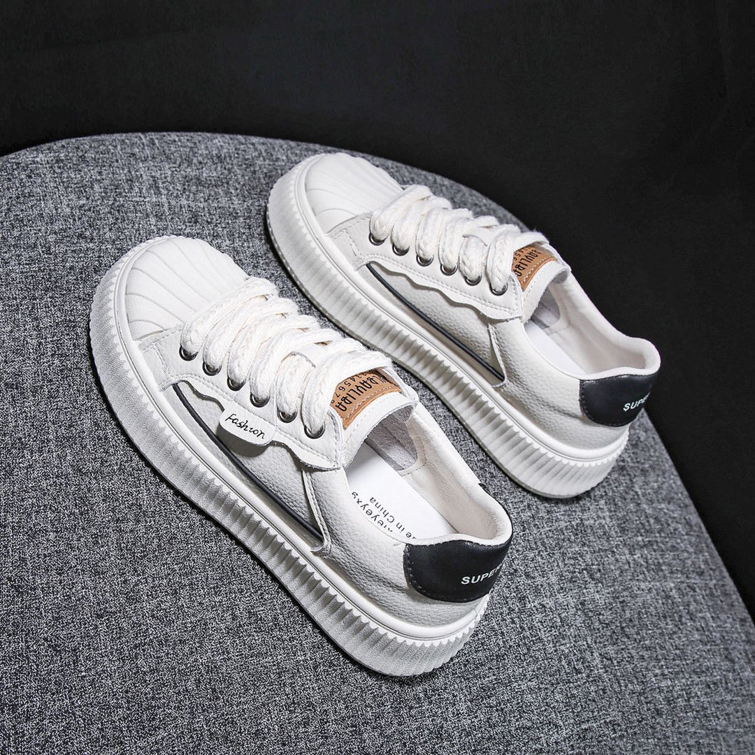 Damen Sportliche Sneakers mit charakteristischem Oberflächen-Design und rutschfester Sohle EB