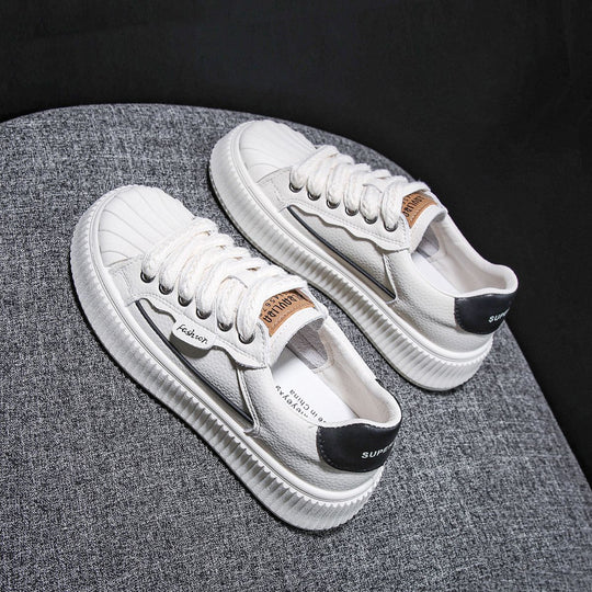Damen Sportliche Sneakers mit charakteristischem Oberflächen-Design und rutschfester Sohle EB