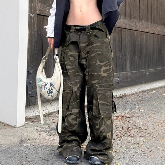 Damen Cargo-Hose im lässigen Camouflage-Stil mit großzügigen Taschen EB