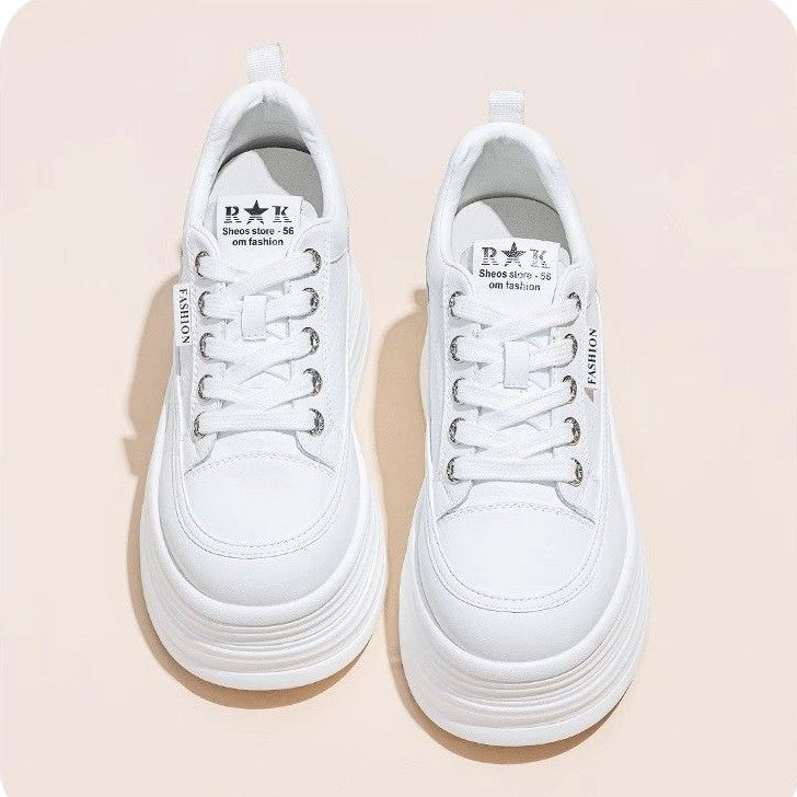 Damen Plateau Sneaker mit eleganter Silhouette und dämpfender Sohle EB