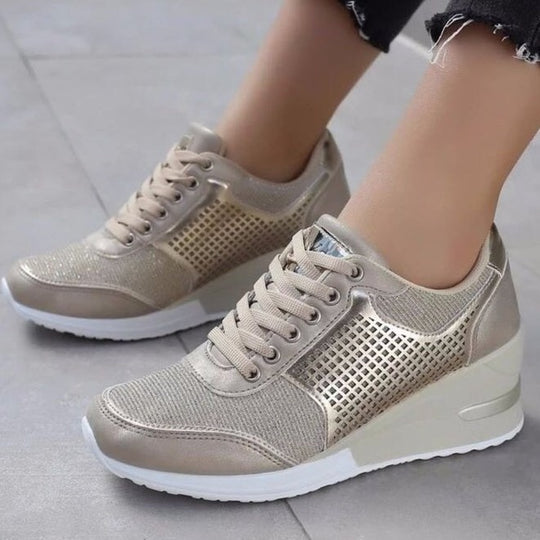 Damen Casual-Keil-Sneaker mit diskretem Lift, atmungsaktivem Rautenmesh und Veloursapplikationen EB