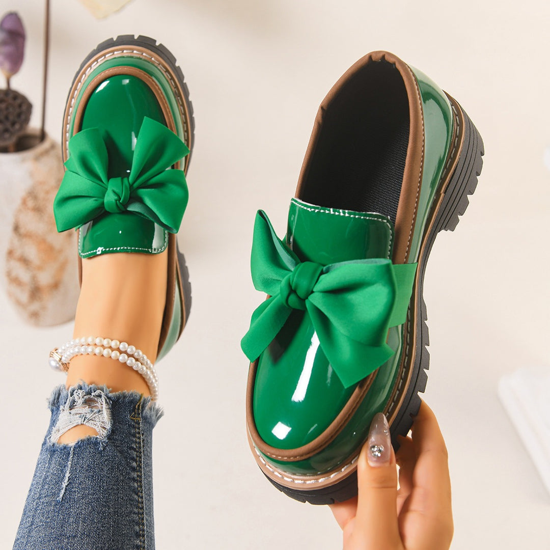 Damen  Lack-Loafer mit großer Zierschleife und profilierter Gummisohle EB