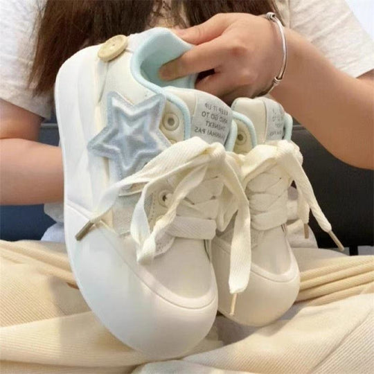 Damen Sneakers im sportlich-eleganten Design mit dekorativem Knopf und gepolsterter Innensohle EB