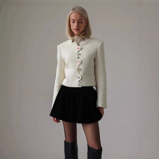 Damen Figurbetonte Jacke mit einzigartigem Knopfdesign EB