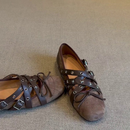 Damen Ballerinas mit modernem Schnürdesign und stilvollen Metallakzenten EB