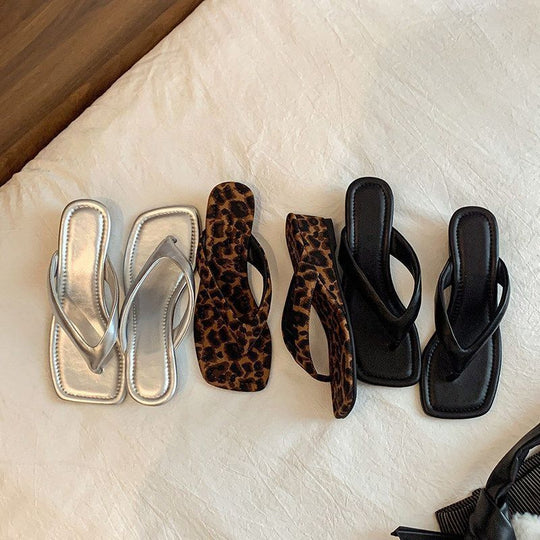 Damen trendige Zehentrenner-Sandalen mit elegantem Riemendesign EB