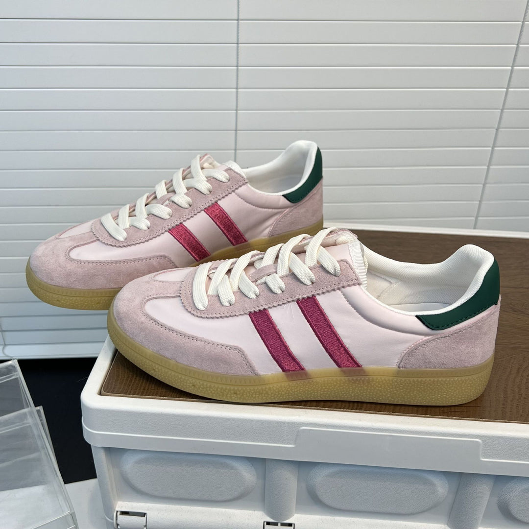 Damen Retro-Inspirierte Sneakers mit modischem Veloursleder und sportlichen Akzenten EB