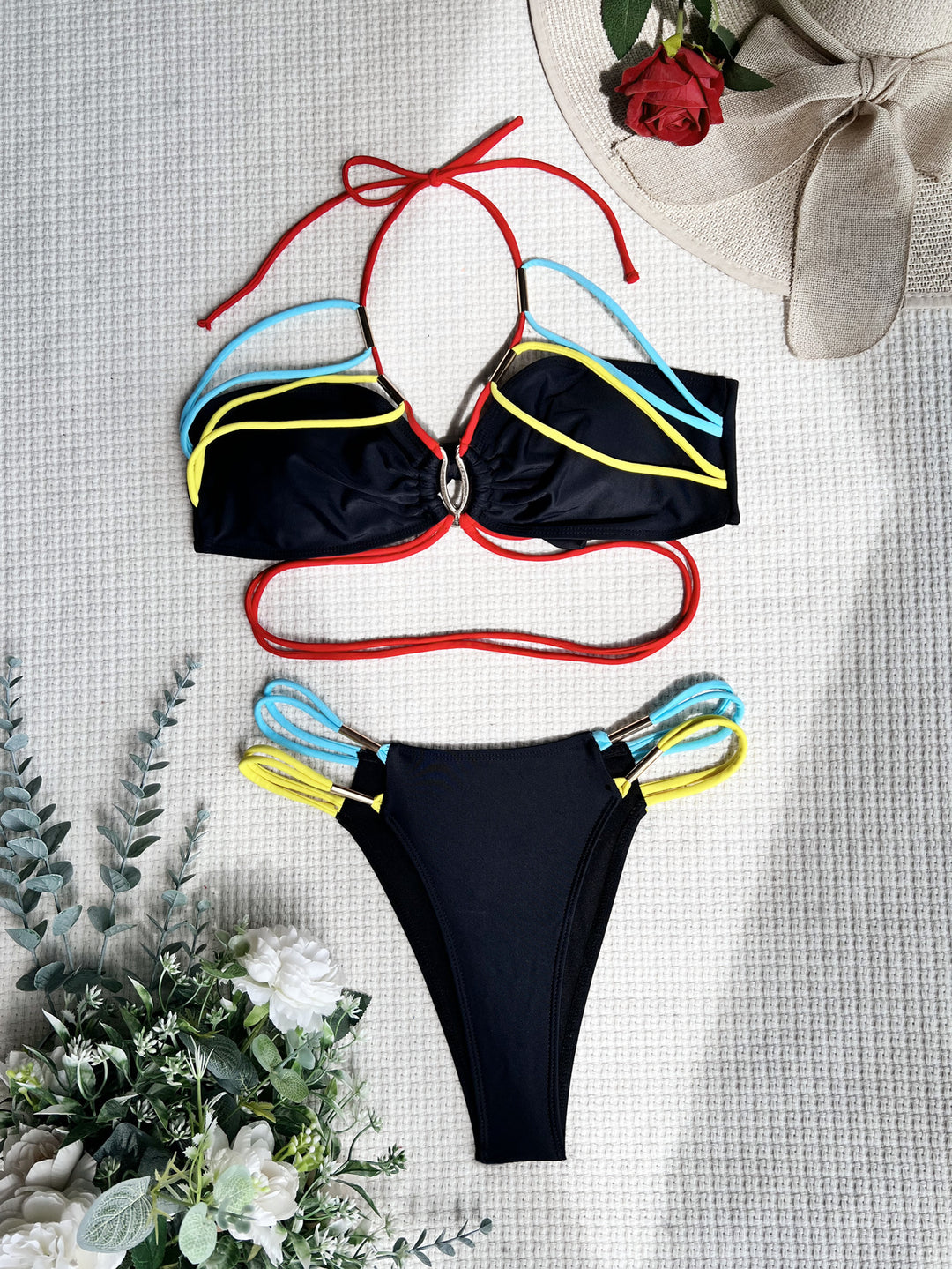Damen Hochgeschnittener Bikini mit innovativem Schnür-Design EB
